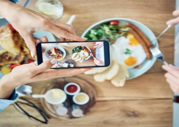 Telefonunuzda yemək fotolarına baxmaqla “doya” bilərsiniz