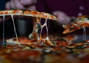 Dünyanın ən qəribə pizzaları nümayiş olunub