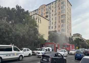 Bakıda geyim mağazasında YANĞIN OLDU