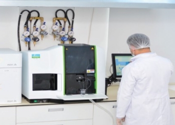 AQTİ-nin Şamaxı Regional Sınaq Laboratoriyasında müayinələr üçün torpaq və suvarma suyu nümunələri qəbul olunur