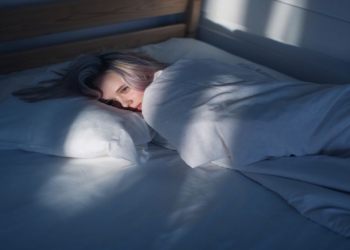 Payızda yuxusuzluq və hormonal problemlər: endokrinoloq xəbərdarlıq edir
