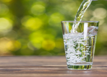 Həkim səhər oyanan kimi su içməyin vacibliyini izah etdi