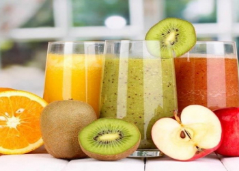 Meyvə şirəsi içmək, bütöv halda meyvə yeməkdən daha faydalıdır?