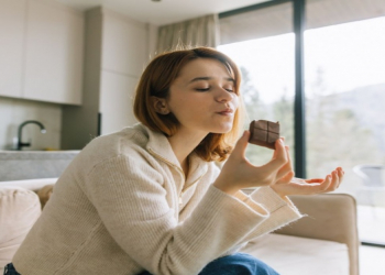 Stressi azaltmaq üçün faydalı qidalar – dietoloqdan tövsiyələr
