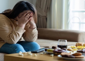 Həkim artıq yeməyin qarşısını almağın yollarını açıqladı