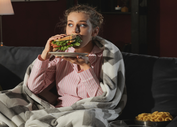 Axşam yeməyini vaxtında yemək yuxunu daha rahat edə bilər