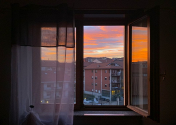 Payızda açıq pəncərə ilə yatmaq təhlükəsiz ola bilər