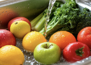 Çiy tərəvəz və meyvəni həddindən artıq yemək orqanizmdə narahatlıq yarada bilər