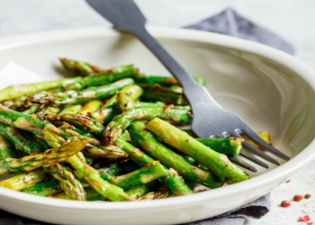 Kimlər üçün ispanaq yemək təhlükəli ola bilər?