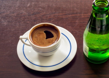 Nəyə görə türk qəhvəsindən sonra mineral su içilir?