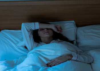 Qaranlıqda tez-tez oyanmaq bioloji ritmləri poza bilər