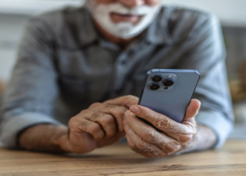 Smartfon yaşlıların beyni üçün faydalıdır?