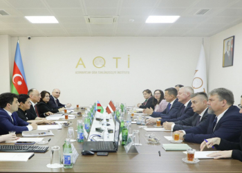 Qoşqar Təhməzli Latviyanın kənd təsərrüfatı naziri ilə görüşüb