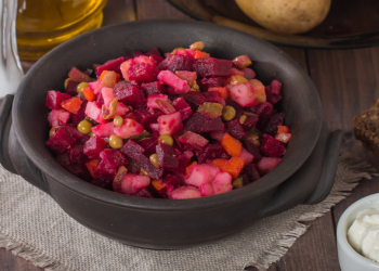 Bu salata zeytun yağı əlavə edin – dietoloqdan sağlamlıq tövsiyəsi