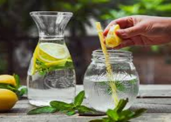 Limonlu suyun səhərlər içilməsi düşündüyünüzdən də təsirlidir