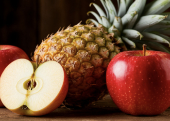 Alma və ananas dişlərin təbii ağarmasına kömək edir