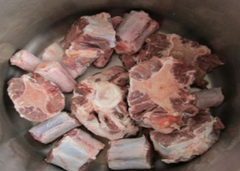 Bulyon üçün ət yuyulmalıdırmı və onu necə ideal bişirmək olar?