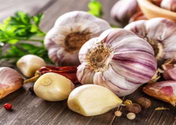 Sarımsaq, sitrus meyvələri və balıqdan kimlər ehtiyat etməlidir?