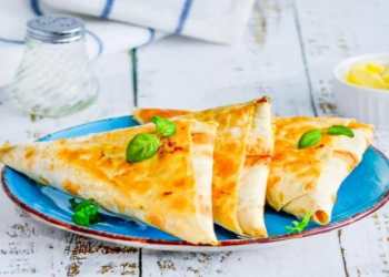 Şirin və sürətli desert ideyası: armudlu lavaş konvertləri