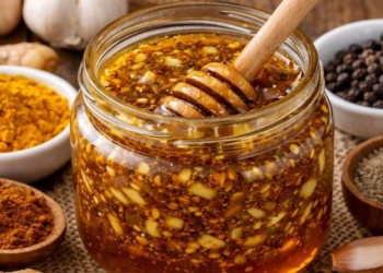 5 ədviyyatlı öskürək müalicəsi: Bal ilə qarışdırın