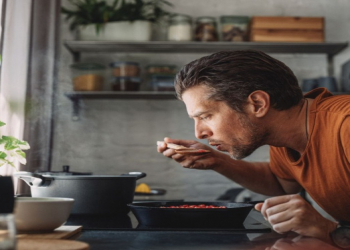 Diyetoloq süfrə sonrası enerjini bərpa edən məhsulları açıqladı