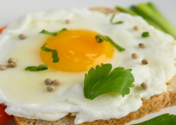 Cərrah yumurtanın gizli zərərlərini açıqladı