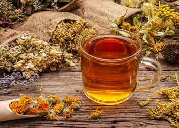 Bitki çaylarını düzgün içək: sağlamlıq üçün balanslı yanaşma