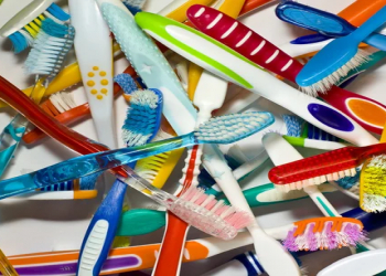 Diş fırçasını vaxtında dəyişməmək sağlamlıq riskləri yaradır