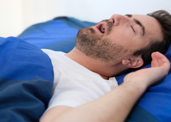 Həkim xoruldamanın infarkt riskini artırdığı barədə xəbərdarlıq etdi