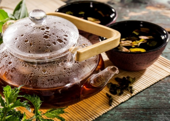 Bitki çaylarının xeyri kimi ziyanı da var