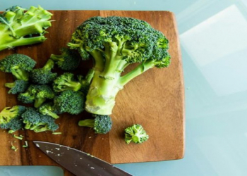 Ağız qoxusundan xilas olmaq istəyənlər üçün 5 faydalı qida qrupu açıqlanıb