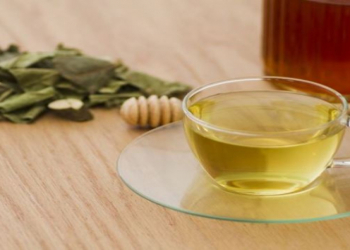 Sağlamlıq üçün güclü içki: çaya iki ədviyyat əlavə edin