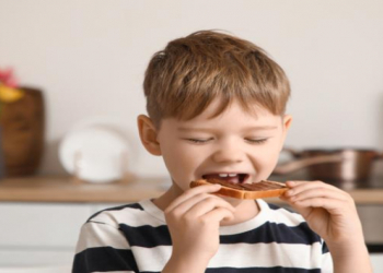 Uşaqlara yatmazdan əvvəl nə yemək tövsiyə olunmur