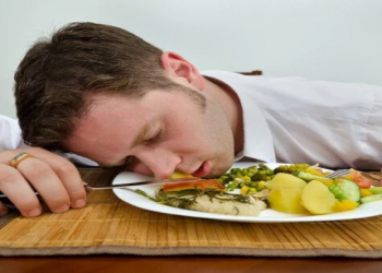 Yeməkdən sonra uzaq durulmalı olduğunuz 5 təhlükəli vərdiş