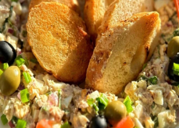 Tuna balığı ilə qeyri-adi və ləzzətli qəlyanaltı