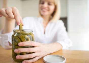 Duzlu yeməklərə meylin səbəbi açıqlanıb: Hormonlar mühüm rol oynayır