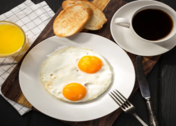 Səhər yeməyində mütləq yer almalı qidalar – ürək həkimi vacib siyahını açıqladı