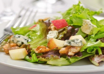 Məşhur “Voldorf” salatı ilə süfrənizə zəriflik qatın!