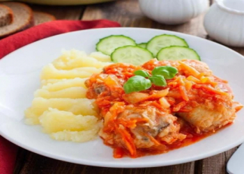 Dadlı və faydalı yemək: pomidor sousunda mintay balığı resepti