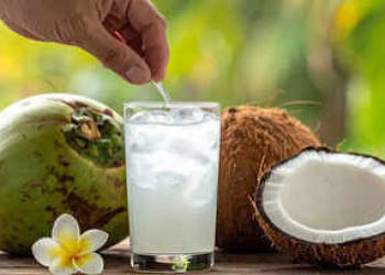 Kokos suyu dəriyə necə təsir edir?