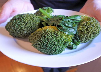 Ispanaq və brokoli: Hansı daha faydalıdır?