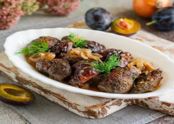 Toyuq ciyəri və meyvə ilə ləzzətli şam yeməyi