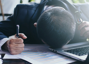 Psixoloq izah edir: tükənmişliklə depressiyanı fərqləndirən üç əsas əlamət