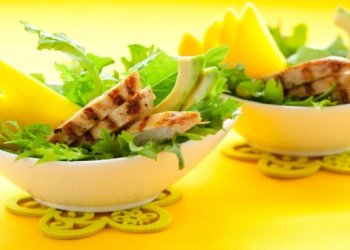 Toyuq salatlarının ən dadlı və yüngül 5 variantı