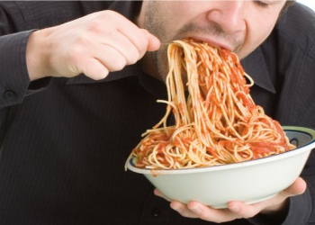 Sürətli yemək vərdişinin zərərləri