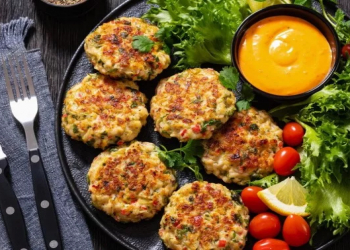 Balıq kotletinin RESEPTİ - kəsmik və pendirlə, sobada