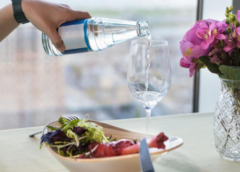 Yeməkdən əvvəl, yoxsa sonra su içmək daha yaxşıdır?