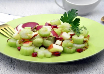 Yaz əhvalı üçün yüngül və aşağı kalorili alma-kərəviz salatı