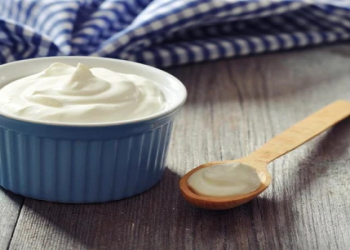 Gününə yunan qatığı ilə başla: sağlamlıq və enerji bir arada