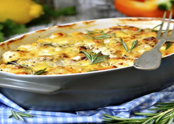Uşaqlıq dadını xatırladan kəsmikli piroq resepti